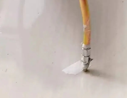 易门瓷砖空鼓维修公司专业解答在瓷砖铺贴过程中，如果使用的砂料过粗（如全部使用了粗砂），可能会导致以下问题